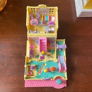 Polly pocket daycare set